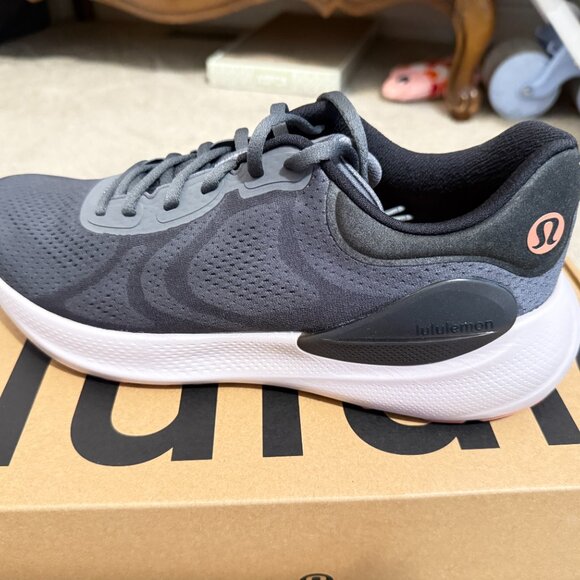 Authentic LULULEMON BeyondFeel LM9AVDS Men\'s Gray Running Shoes Sz.10.5 main image 8